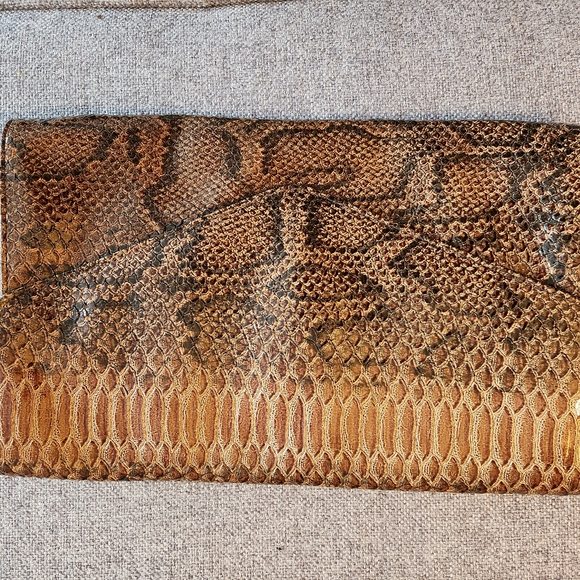 Clutch - Picture 2 of 3